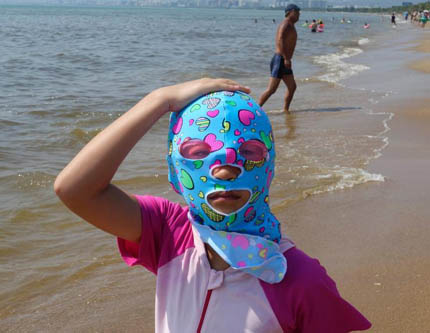 Новая солнцезащитная маска на пляже Санья провинции Хайнань