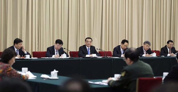 /Сессии ВСНП и ВК НПКСК/ Ли Кэцян выдвинул идею "двух двигателей" для обеспечения средневысокого темпа роста китайской экономики