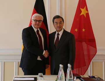 Глава МИД КНР Ван И встретился с министром иностранных дел Германии Франком-Вальтером Штайнмайером