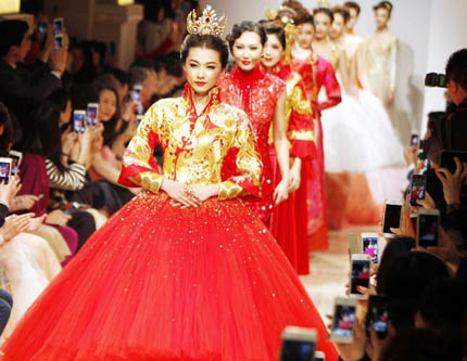 Свадебные платья на шоу в Шанхае