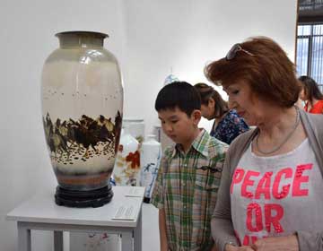 В Алматы открылась выставка "Китайский фарфор. Традиция и современность"