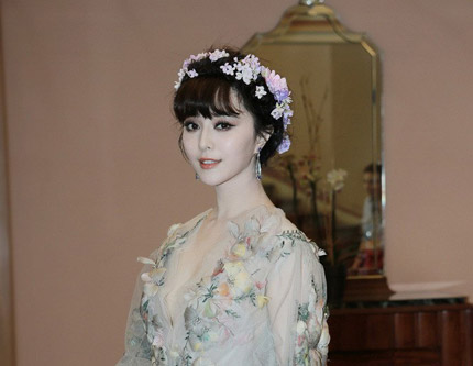 Фань Бинбин появилась на 68-м Каннском фестивале в образе «феи цветов»