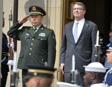 Заместитель председателя Центрального военного совета КНР Фань Чанлун встретился с министром обороны США Э. Картером