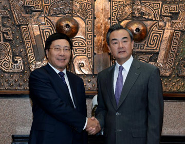 Ван И встретился с вице-премьером, министром иностранных дел Вьетнама Фам Бинь Минем
