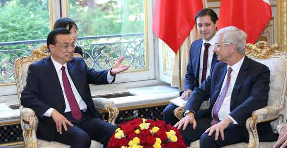Ли Кэцян встретился с главой Национального собрания Франции