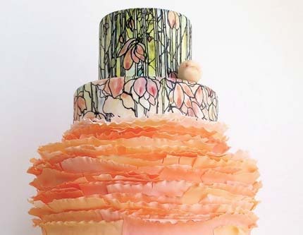 Многослойные свадебные пироги, похожие на фарфоровые произведения искусства