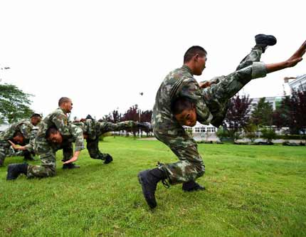 Тренировка срочной службы вооруженной народной полиции КНР