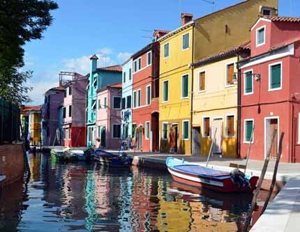 Красочный поселок Венеции