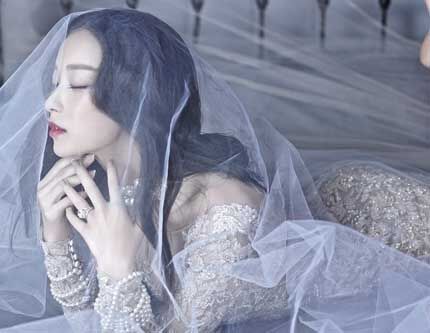 Китайская актриса Ни Ни позирует для модного журнала BAZAAR