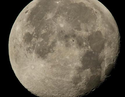 НАСА опубликовало фотографии МКС на фоне полной Луны