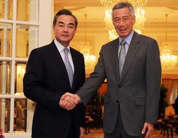 Премьер-министр Сингапура Ли Сиен Лун встретился с главой МИД КНР