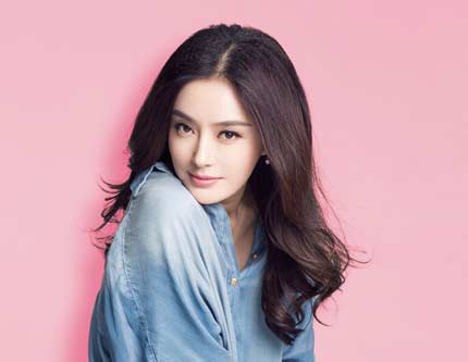 Фото актрисы Цинь Лань на обложке журнала