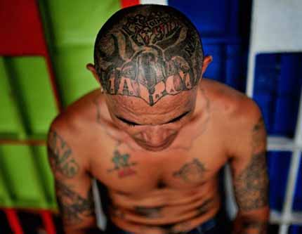 Сила татуировок на тел преступников в Филиппинах