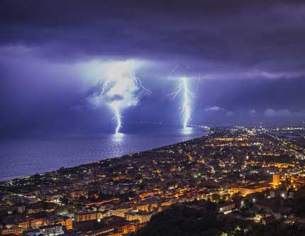 Удивительная молния в Италии