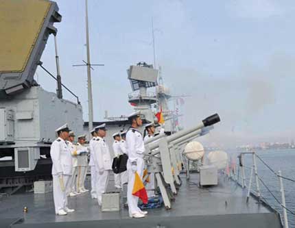 Китайские военные корабля прибыли во Владивосток для участия в китайско-российские военные учения "Морское взаимодействие-2015 /II/"