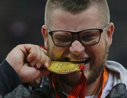 После час с помощью пекинской полиции польского чемпиона в метании молота вернул потерявший золотой медаль