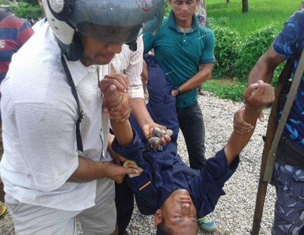 В ходе столкновений демонстрантов с полицией в Непале погибли 20 человек