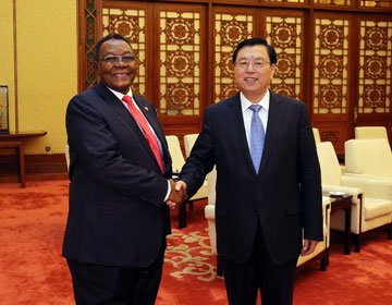 Чжан Дэцзян встретился с председателем Национального совета Намибии