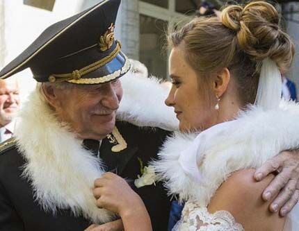 84-летний актер Иван Краско женился 24-летней студентке ( 7 фото)