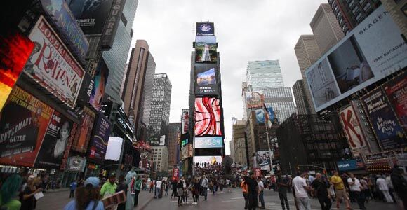 Видео о культурных обменах между Китаем и США на экране площади Таймс-сквер получило обширную положительную оценку