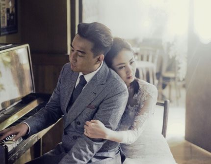 Актер Хуан Лэй и его жена Сунь Ли позируют для COSMOBride