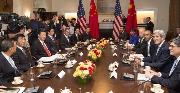 Си Цзиньпин подчеркнул необходимость непрерывно продвигать развитие китайско-американских 
отношений в правильном русле