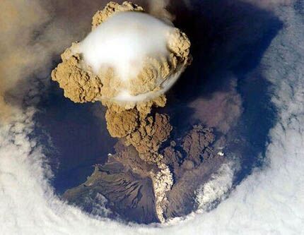 Извержение вулкана на снимках НАСА