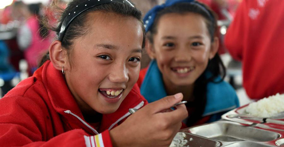 Юньнань: бесплатный "питательный обед" cельских школьников
