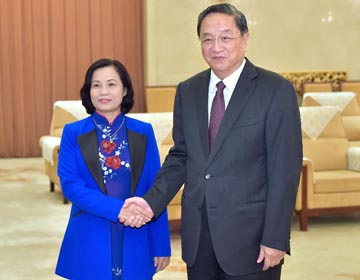 Юй Чжэншэн встретился с зампредседателя нацкомитета Отечественного фронта Вьетнама Буй Тхи Тханем