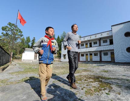 Один учитель и один ученик -- история опустевшей деревенской школы