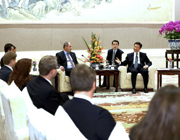 Ли Юаньчао встретился с участниками Форума молодых политиков Китая и Центральной 
и Восточной Европы