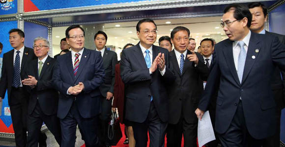 Ли Кэцян и спикер Национального собрания РК Чон Ый Хва присутствовали на церемонии 
закрытия "Года туризма Китая"
