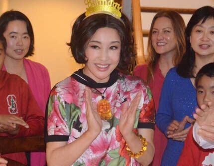 Китайская актриса Лю сяоцин отметила с семьей свой 60-летний юбилей