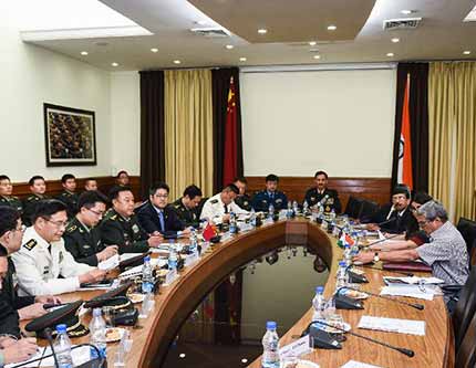 Фань Чанлун провел переговоры с министром обороны Индии Манохаром Паррикаром