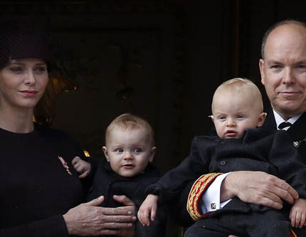 Князь Монако Альбер II и княгиня Шарлен показали подросших близнецов