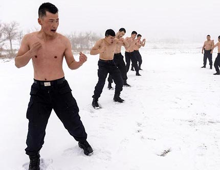 Зимние регулярные тренировки китайских солдатов