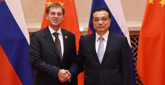 Ли Кэцян встретился с премьер-министром Словении Мирославом Цераром