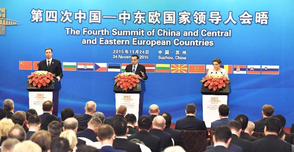 Ли Кэцян провел с премьер-министрами Сербии и Латвии пресс- конференцию по итогам 4-й встречи руководителей КНР и стран Центральной и Восточной Европы