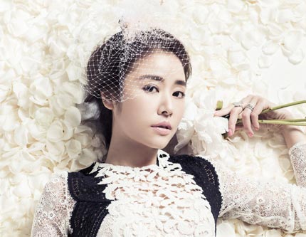 Актриса Лин Синьжу позирует для модного журнала
