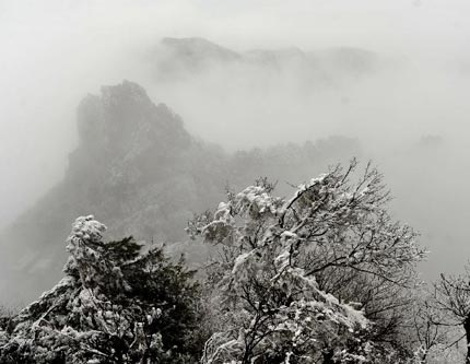 Снежные пейзажи гор Уданшань в Китае
