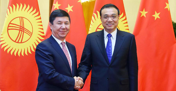 Ли Кэцян провел переговоры с премьер-министром Кыргызстана Т. Сариевым