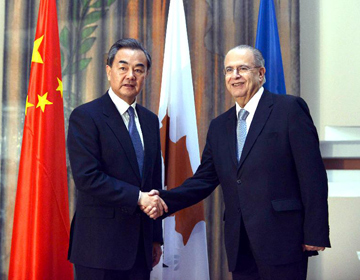 Ван И провел переговоры с главой МИД Кипра