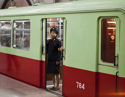 Станции метро в столице КНДР Пхеньяне -- самые глубокие в мире