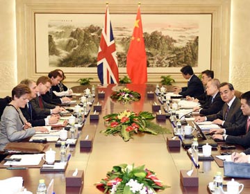 Ван И: Китай и Великобритания упростят взаимный визовый режим