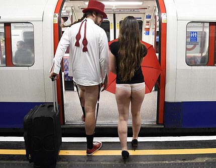 Ежегодная масштабная акция "В метро без штанов" в мире