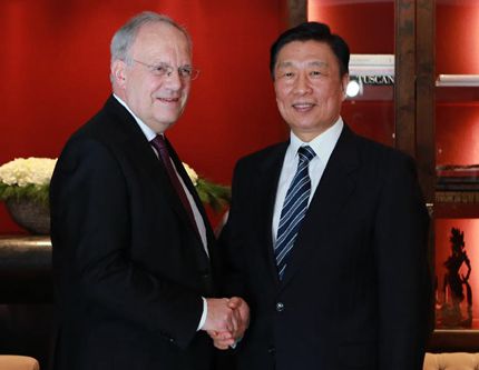 Ли Юаньчао встретился с президентом Швейцарии Йоханном Шнайдером-Амманном