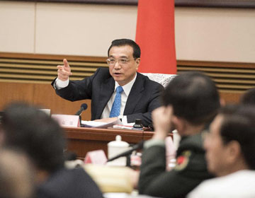 Ли Кэцян провел совещание по проекту годового отчета о работе правительства и проекту плана на 13-ю пятилетку