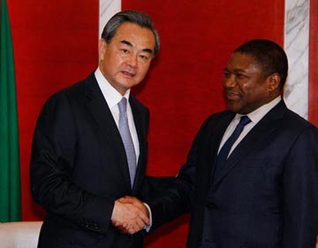 Президент Мозамбика Ф.Ньюси встретился с главой МИД КНР