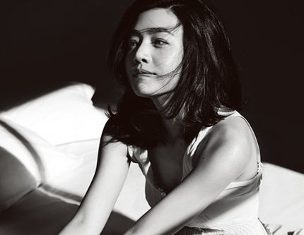 Актриса Чэнь Яньси попала на обложку модного журнала