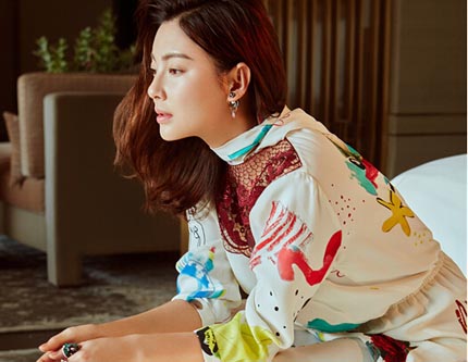 Актриса Чжан Юйци позирует для модного журнала
